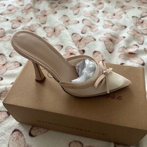 Matisse Cream Heels with Pointed Toe and Decorative Bow